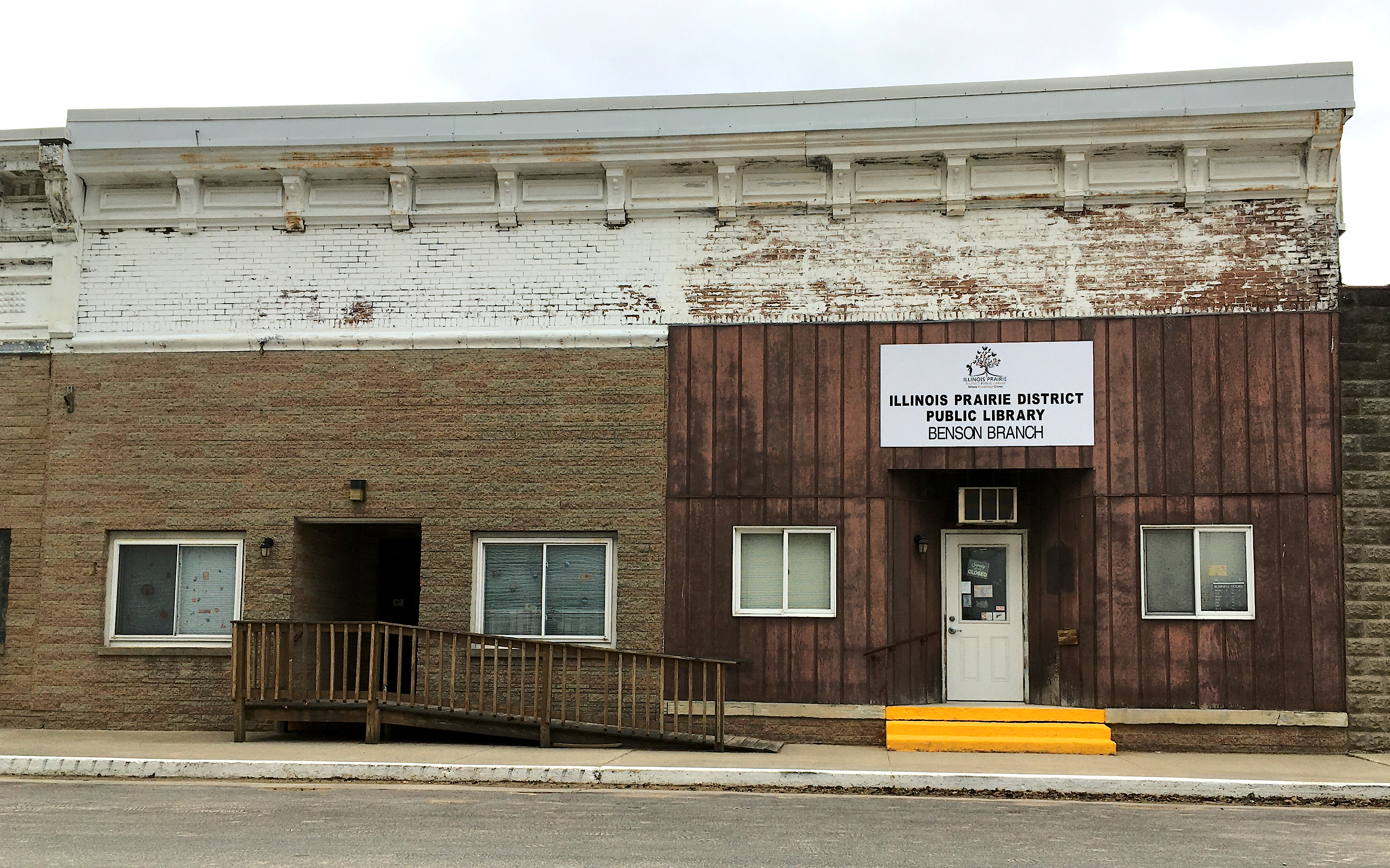 A photo of the front entrance of the Benson branch.