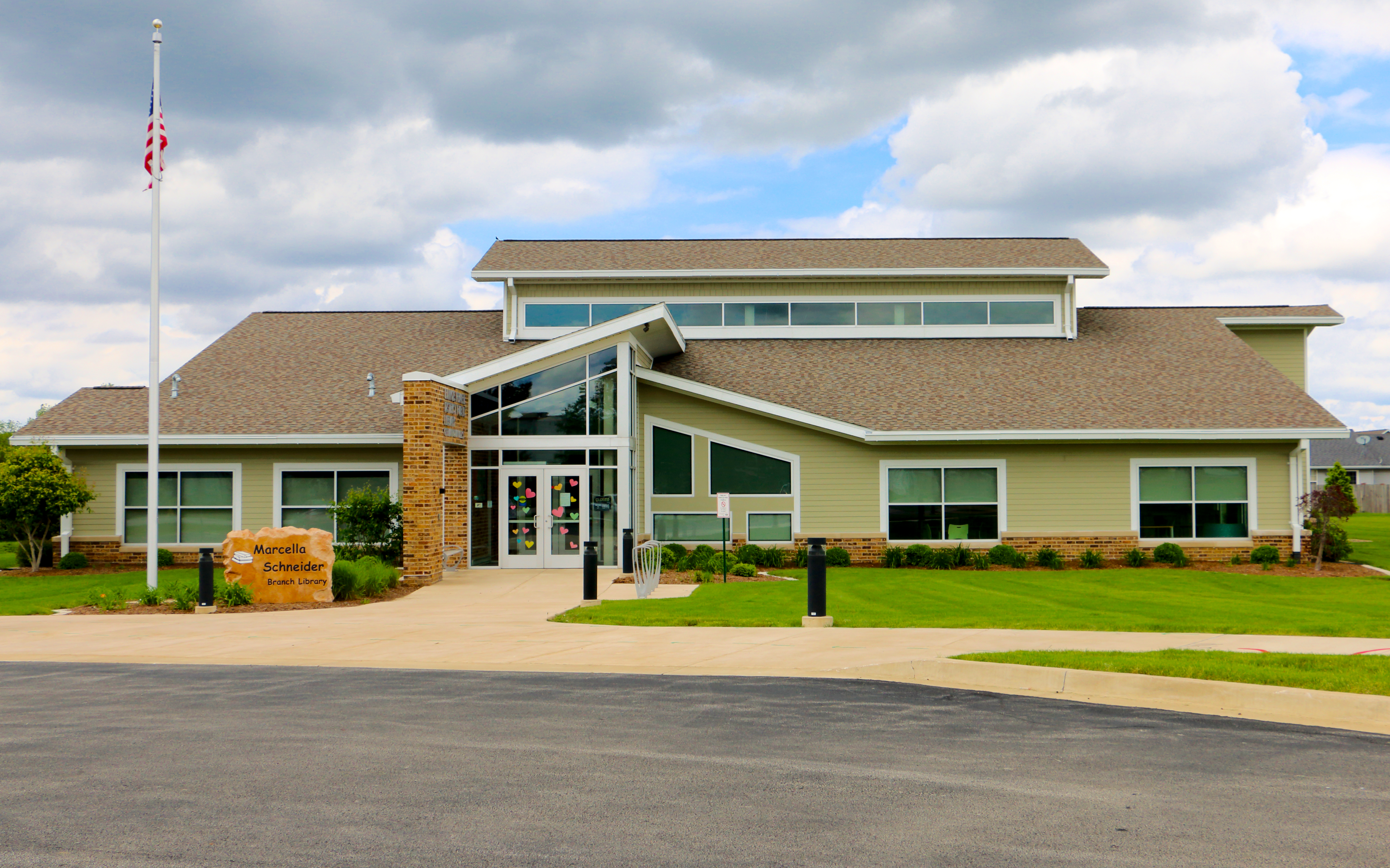 A photo of the Germantown Hills branch building.